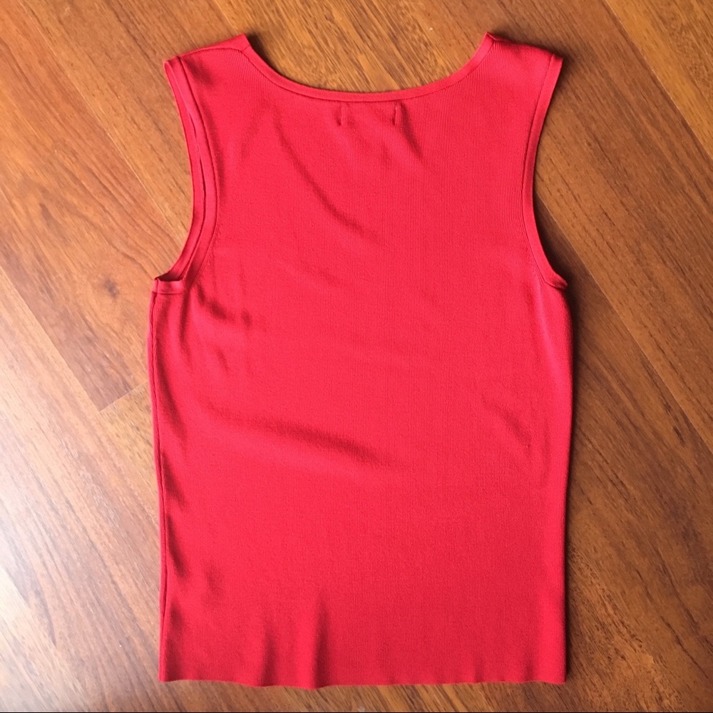 ๐ Red V-Neck Stretch Knit Shell - Picture 4 of 7